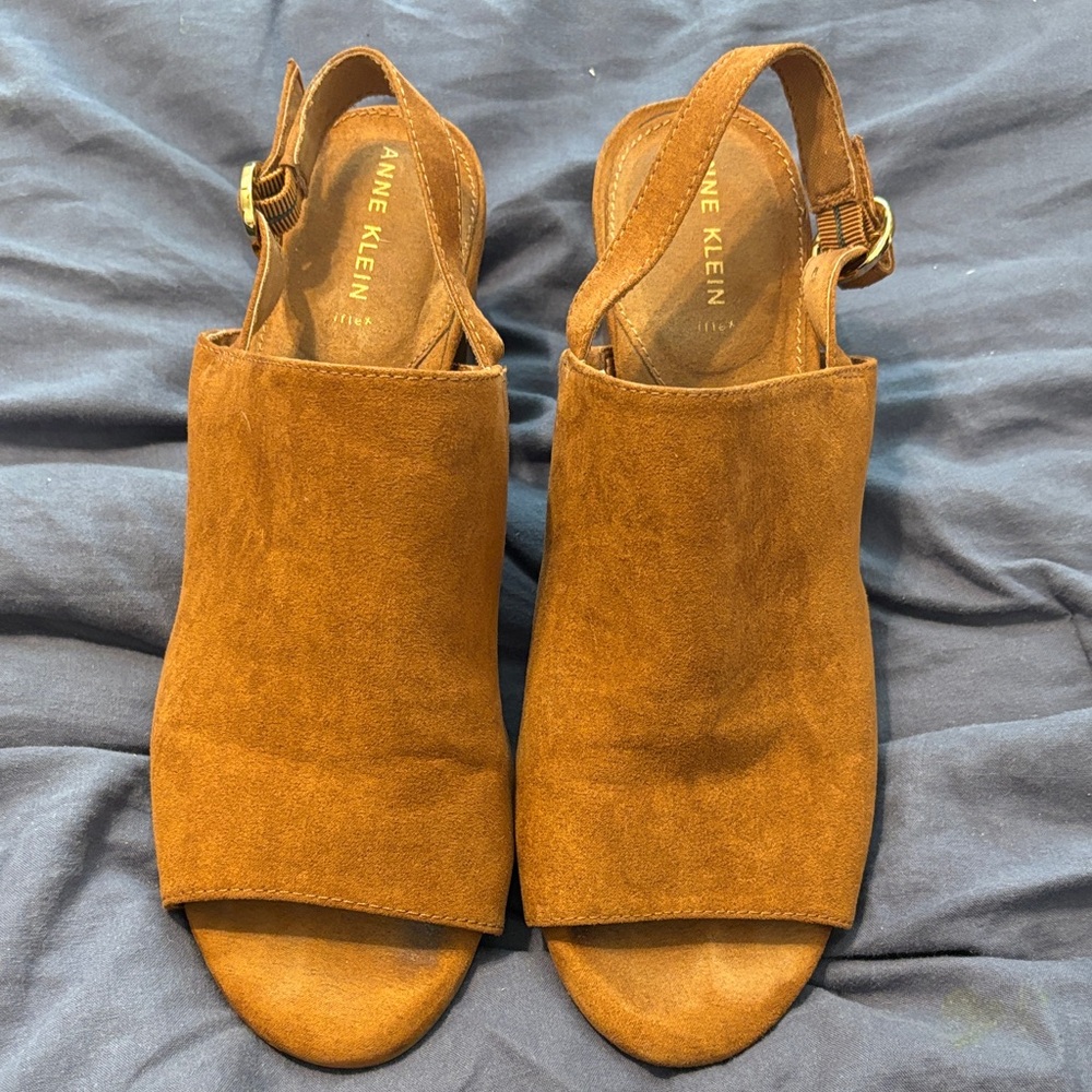 Anne Klein Women's iflex Brown Suede Sandals